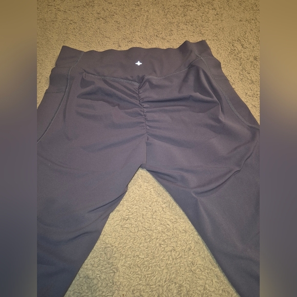Women's Bundle of Athletic Cropped Highwaist Leggings L EUC - Picture 8 of 13